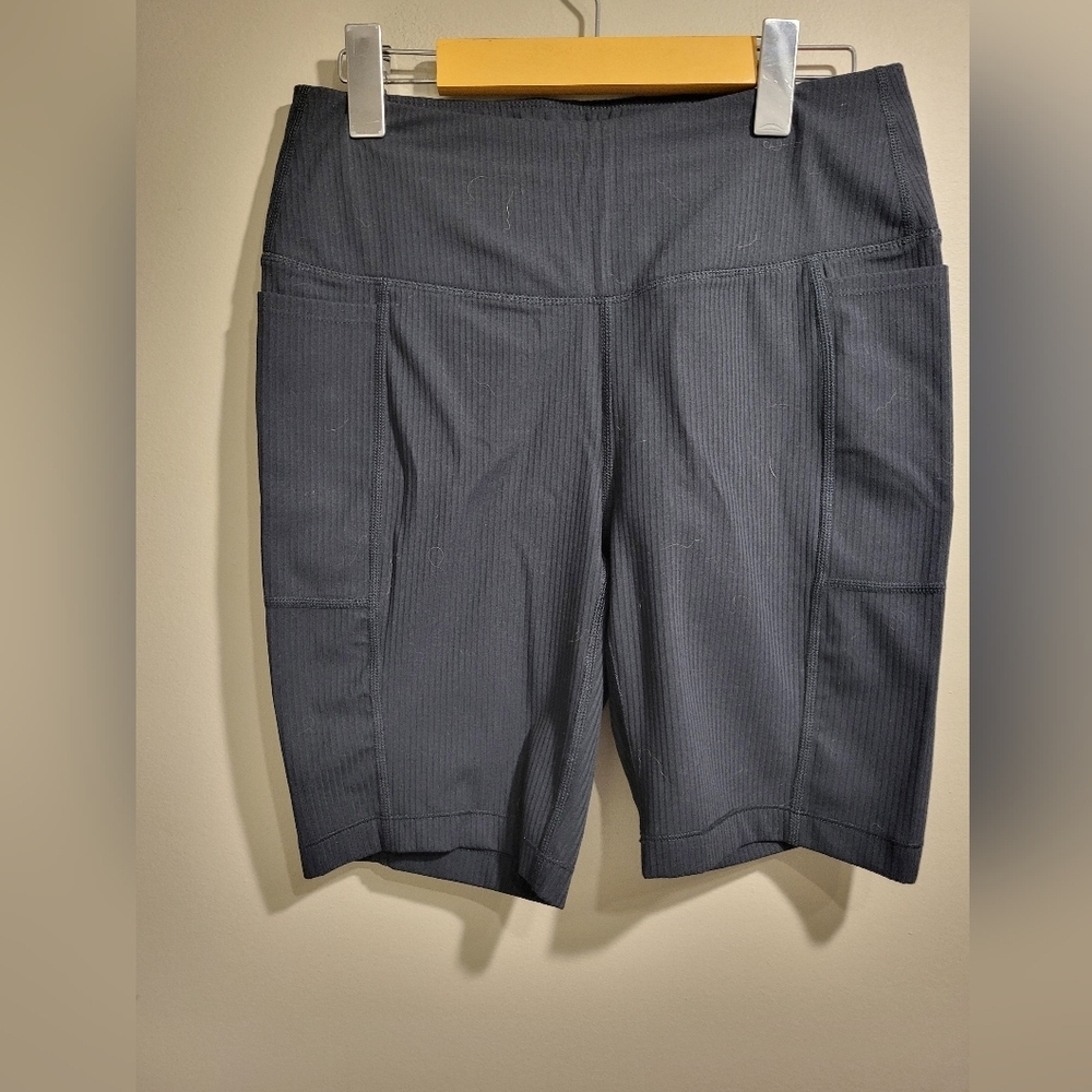 NEW- Mondetta Black Biker Shorts, Size Medium (28)